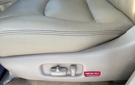 Toyota Land Cruiser 100 рестайлинг 2, 2001 год, 2 050 000 рублей, 18 фотография