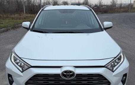 Toyota RAV4, 2020 год, 3 750 000 рублей, 2 фотография