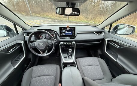 Toyota RAV4, 2020 год, 3 750 000 рублей, 10 фотография
