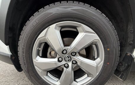 Toyota RAV4, 2020 год, 3 750 000 рублей, 21 фотография