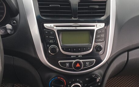 Hyundai Solaris II рестайлинг, 2011 год, 615 000 рублей, 16 фотография