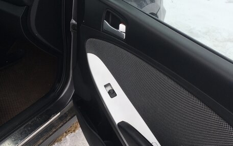 Hyundai Solaris II рестайлинг, 2011 год, 615 000 рублей, 22 фотография