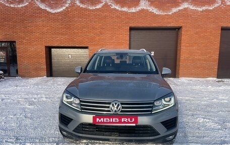 Volkswagen Touareg III, 2015 год, 2 700 000 рублей, 2 фотография