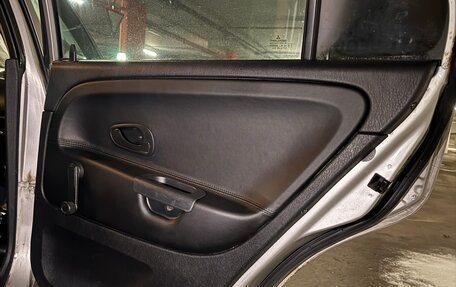 Mitsubishi Carisma I, 2002 год, 280 000 рублей, 18 фотография