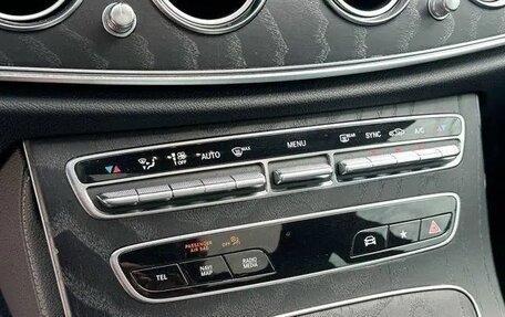 Mercedes-Benz E-Класс, 2021 год, 4 100 000 рублей, 4 фотография