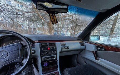 Mercedes-Benz E-Класс, 1996 год, 270 000 рублей, 13 фотография