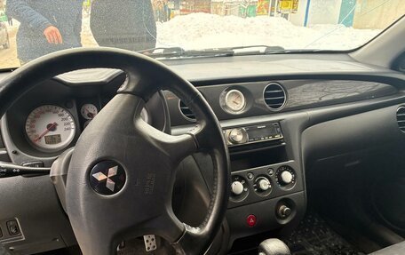 Mitsubishi Outlander III рестайлинг 3, 2006 год, 500 000 рублей, 2 фотография