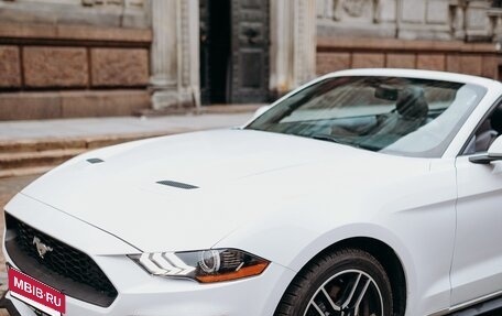 Ford Mustang VI рестайлинг, 2017 год, 2 900 000 рублей, 6 фотография