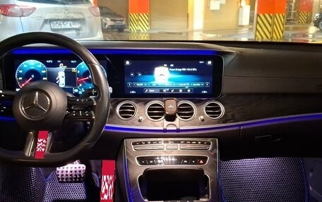 Mercedes-Benz E-Класс, 2020 год, 3 500 000 рублей, 10 фотография