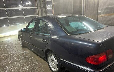 Mercedes-Benz E-Класс, 1999 год, 400 000 рублей, 4 фотография