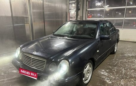 Mercedes-Benz E-Класс, 1999 год, 400 000 рублей, 1 фотография