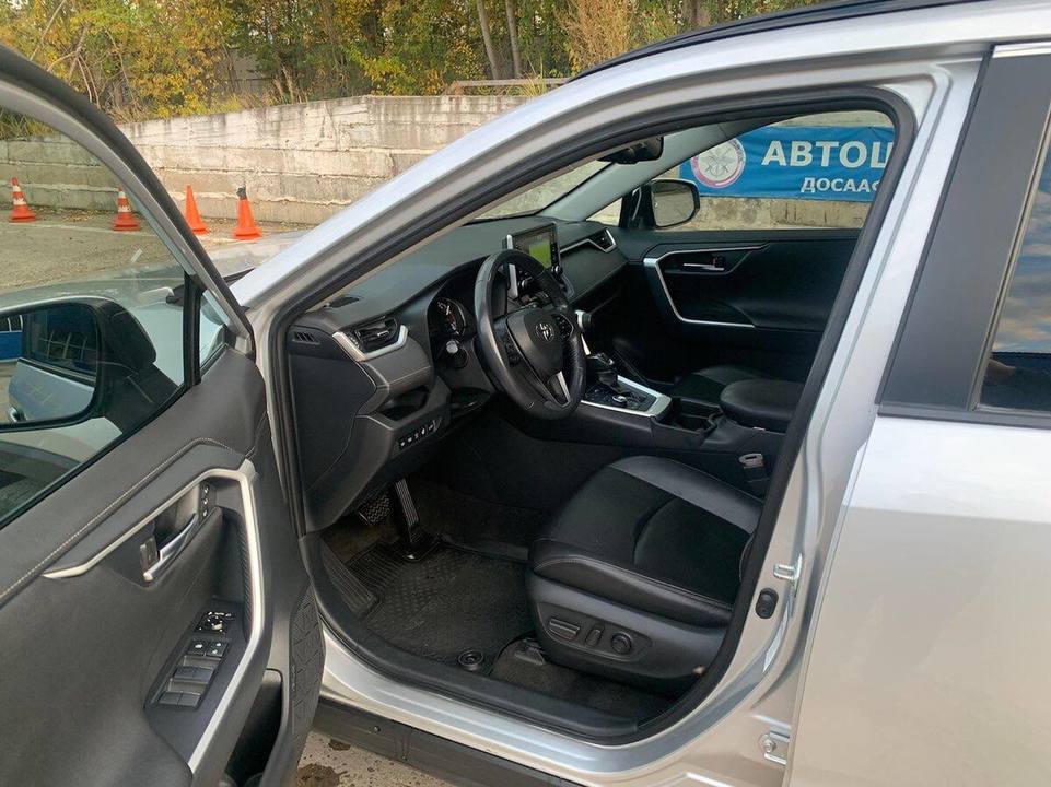 Toyota RAV 4, 2023 год, 700 000 рублей, 10 фотография