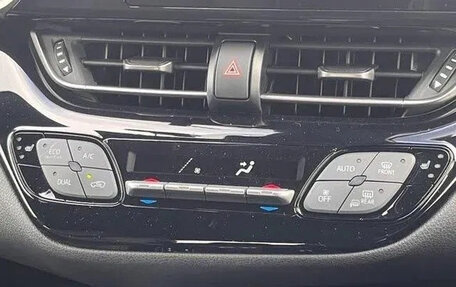 Toyota C-HR I рестайлинг, 2022 год, 1 800 060 рублей, 10 фотография