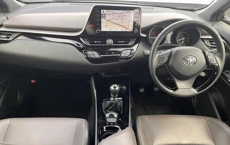 Toyota C-HR I рестайлинг, 2022 год, 1 800 060 рублей, 9 фотография