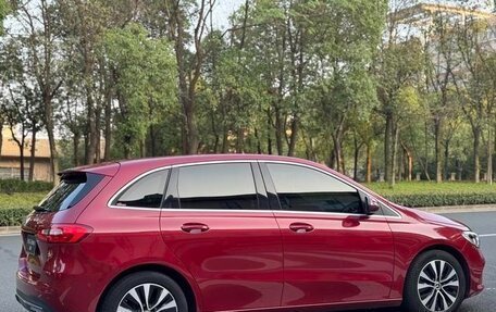 Mercedes-Benz B-Класс, 2022 год, 1 950 000 рублей, 4 фотография