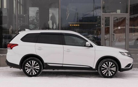 Mitsubishi Outlander III рестайлинг 3, 2019 год, 2 150 000 рублей, 4 фотография