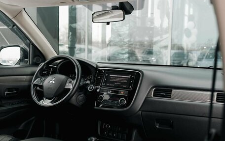 Mitsubishi Outlander III рестайлинг 3, 2019 год, 2 150 000 рублей, 10 фотография