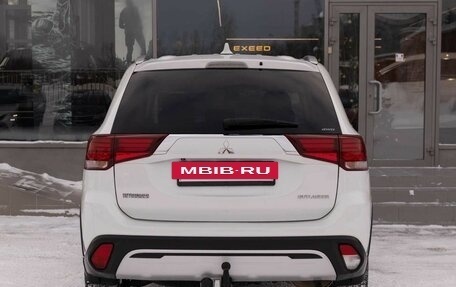 Mitsubishi Outlander III рестайлинг 3, 2019 год, 2 150 000 рублей, 6 фотография