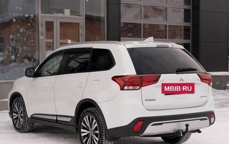 Mitsubishi Outlander III рестайлинг 3, 2019 год, 2 150 000 рублей, 7 фотография