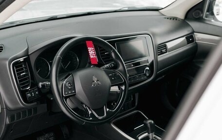 Mitsubishi Outlander III рестайлинг 3, 2019 год, 2 150 000 рублей, 11 фотография