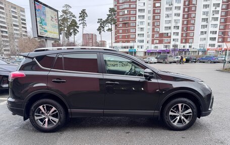 Toyota RAV4, 2016 год, 2 400 000 рублей, 3 фотография