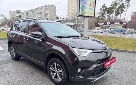 Toyota RAV4, 2016 год, 2 400 000 рублей, 2 фотография