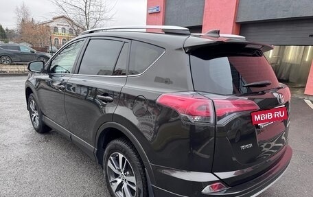 Toyota RAV4, 2016 год, 2 400 000 рублей, 7 фотография