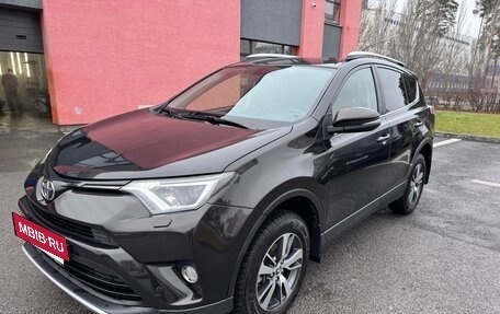 Toyota RAV4, 2016 год, 2 400 000 рублей, 10 фотография