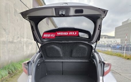 Toyota C-HR I рестайлинг, 2017 год, 2 500 000 рублей, 3 фотография