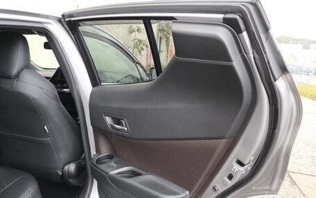 Toyota C-HR I рестайлинг, 2017 год, 2 500 000 рублей, 14 фотография