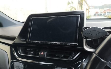 Toyota C-HR I рестайлинг, 2017 год, 2 500 000 рублей, 21 фотография