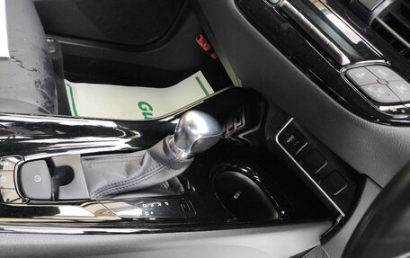 Toyota C-HR I рестайлинг, 2017 год, 2 500 000 рублей, 18 фотография