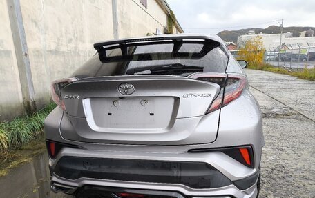 Toyota C-HR I рестайлинг, 2017 год, 2 500 000 рублей, 17 фотография