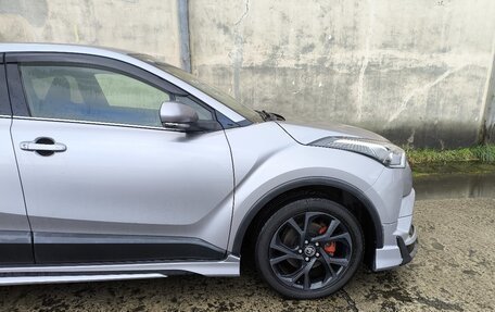 Toyota C-HR I рестайлинг, 2017 год, 2 500 000 рублей, 33 фотография