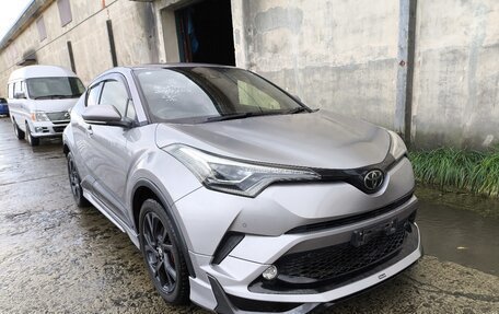 Toyota C-HR I рестайлинг, 2017 год, 2 500 000 рублей, 26 фотография