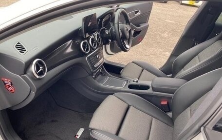 Mercedes-Benz CLA, 2018 год, 1 400 000 рублей, 24 фотография