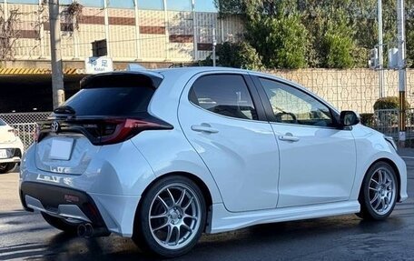 Toyota Yaris, 2021 год, 1 055 000 рублей, 5 фотография