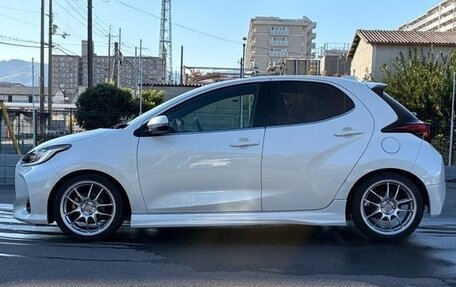 Toyota Yaris, 2021 год, 1 055 000 рублей, 9 фотография