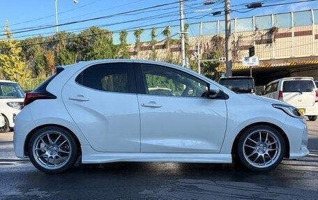 Toyota Yaris, 2021 год, 1 055 000 рублей, 10 фотография