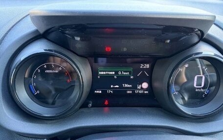 Toyota Yaris, 2021 год, 1 055 000 рублей, 14 фотография