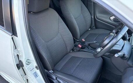 Toyota Yaris, 2021 год, 1 055 000 рублей, 12 фотография