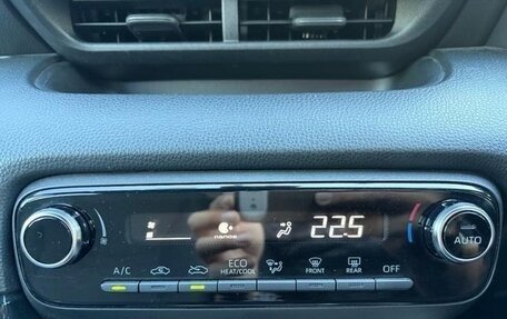 Toyota Yaris, 2021 год, 1 055 000 рублей, 17 фотография