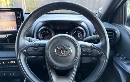 Toyota Yaris, 2021 год, 1 055 000 рублей, 13 фотография