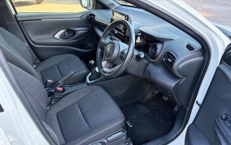 Toyota Yaris, 2021 год, 1 055 000 рублей, 11 фотография