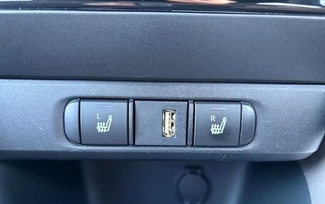 Toyota Yaris, 2021 год, 1 055 000 рублей, 18 фотография