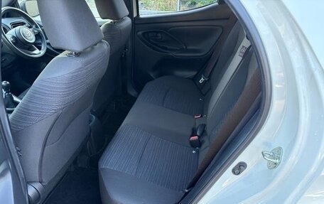 Toyota Yaris, 2021 год, 1 055 000 рублей, 22 фотография