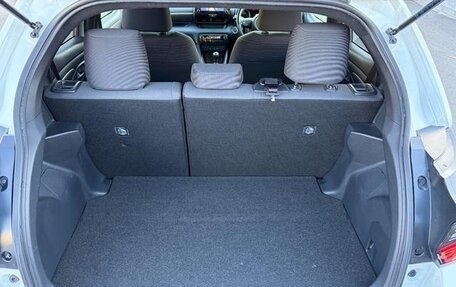 Toyota Yaris, 2021 год, 1 055 000 рублей, 23 фотография