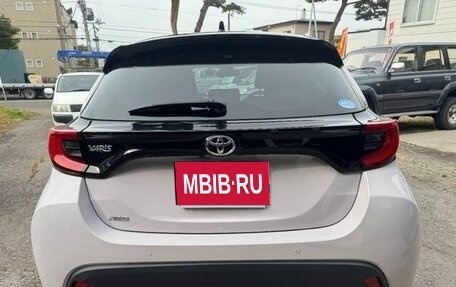 Toyota Yaris, 2021 год, 1 125 000 рублей, 3 фотография