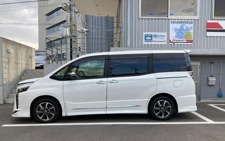 Toyota Voxy III, 2021 год, 2 295 000 рублей, 7 фотография