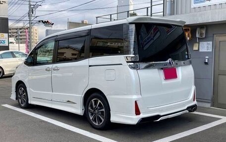 Toyota Voxy III, 2021 год, 2 295 000 рублей, 6 фотография